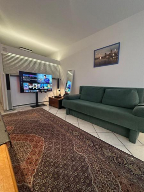 Middle of Frankfurt - High Tech Business Studio - Move-in - Ideal for Single Business Person